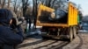 Демонтаж і вивезення пам'ятника Ватутіну у Києві. 9 лютого 2023 року 