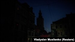 За даними «Укренерго», у результаті виробництво електроенергії на працюючих електростанціях не може повністю покрити споживання