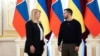 В Офісі президента не уточнюють, чи обговорювали сторони недавню заяву міністра оборони Словаччини про припинення військової допомоги Україні зі словацьких запасів.