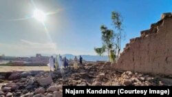 په ننګرهار کې د وروستي شدید باران او توپان له کبله د نړېدلي کور انځور