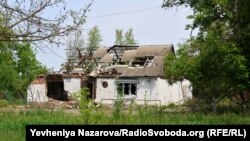 Чоловік загинув внаслідок обстрілів Малої Токмачки (на фото: наслідки попередніх обстрілів, травень 2023 року)