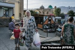 Pançşanbe bazary, Hojant, Täjigistan. 2024-nji ýylyň 14 iýuny.