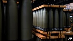 Минулого тижня Україна отримала партію протитанкових ракет і 155-міліметрових артилерійських снарядів. 