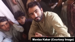 په تصویر کې څو افغان کډوال ښکاري چې د اسنادو د لرلو سربېره په کراچۍ کې د پولیسو له خوا نېول شوي. عکس له ارشیف اخیستل شوی.
