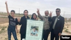 خانواده ابوالفضل آدینه‌زاده، نوجوان کشته‌شده در اعتراضات سراسری ۱۴۰۱ 