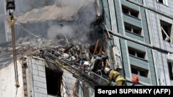В Умані 28 квітня через удар російської ракети був частково зруйнований один під’їзд 9-поверхового житлового будинку