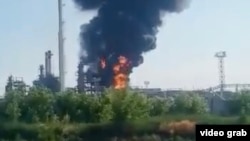 Пожар на НПЗ в Новошахтинске (архивный кадр)