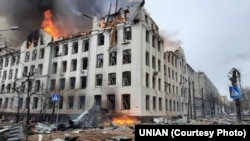 Будынак унівэрсытэта ў Харкаве ў агні
