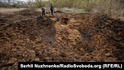 Вирва після російської атаки на Донеччині, ілюстративне фото 