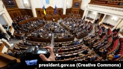 Як повідомляє партія, у березні парламент збереться лише на один день, аби проголосувати кілька постанов і ратифікацій