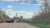 Imagini ale Biroului politici de reintegrare de la Chișinău înfățișează muncitori instalând blocuri de beton pe un drum din regiunea transnistreană, 26 aprilie 2022 