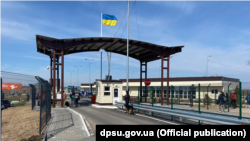 Представництво президента в АРК 23 червня повідомило, що контрольний пункт в’їзду-виїзду «Чаплинка» на адмінкордоні з окупованим Кримом не працюватиме до 15 липня