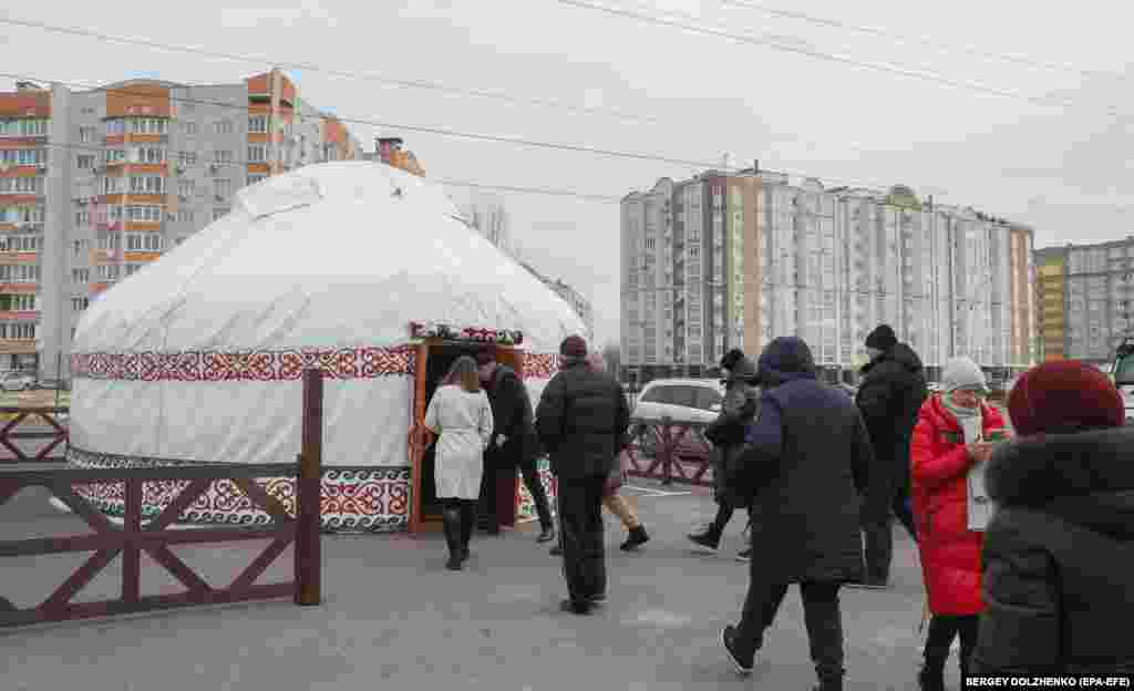 Modeled on the Ukrainian "points of invincibility" -- an emergency program that provides autonomous heating and electricity hubs at centers during blackouts -- the Kazakh community's "Yurt of Invincibility" in Bucha, a town just north of the Ukrainian capital, Kyiv, will provide the same services to those in need as the country struggles with power cuts.
