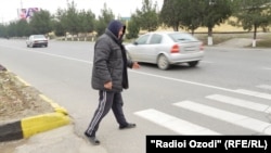 Фирдавс Валиев ҷойи ҳодисаро нишон медиҳад.