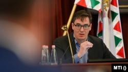 Karácsony Gergely főpolgármester felszólal a fővárosi közgyűlés rendkívüli ülésén a Városházán 2022. április 13-án