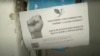 Мары шаарындагы үйлөрдүн эшигинде жабыштырылган баракча.