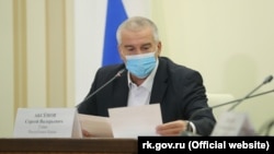 Наразі коментарів Аксьонова щодо рішення суду у Києві немає