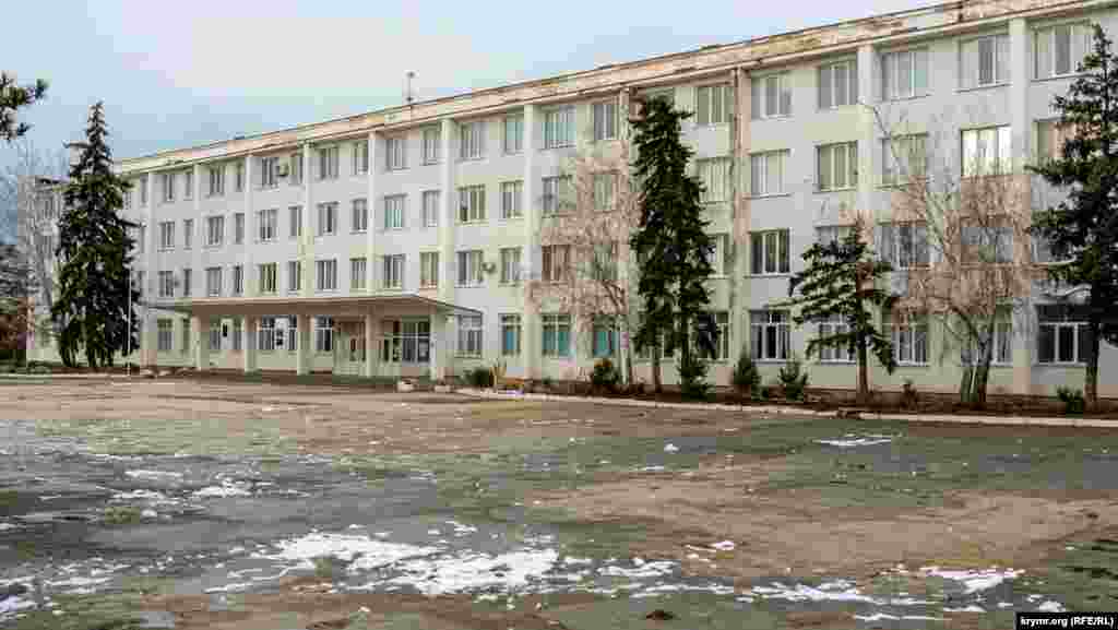 Нинішній навчальний корпус коледжу збудували у 1969 році. Тоді навчальний заклад називався радгоспом-технікумом. У 1997 році на його базі створили радгосп «Прибережний» та Прибережненський технікум – структурний підрозділ Кримського державного аграрного (з 2003 року – агротехнологічного) університету. Пізніше, у 2008 році, технікум перетворили в аграрний коледж