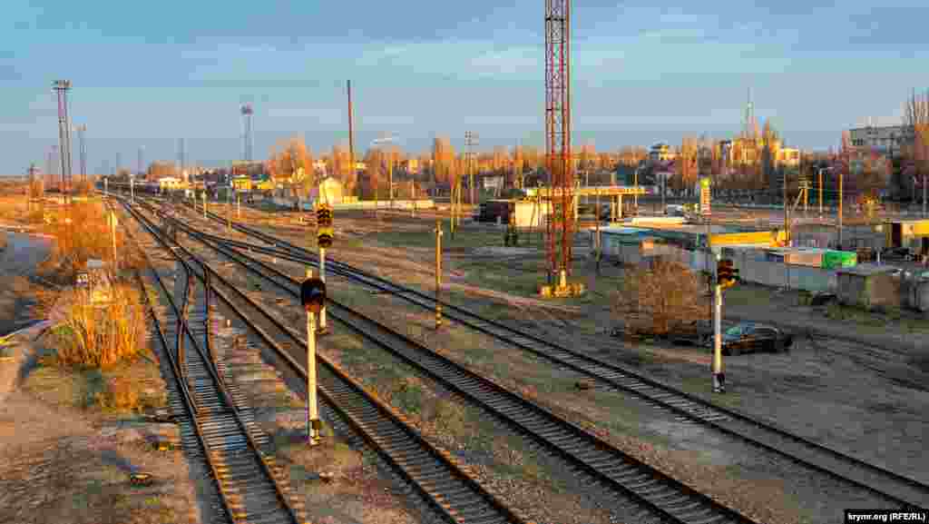 Осяяний ранковим світлом протилежний напрямок – на Армянськ