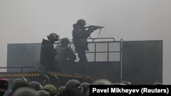 Казак полициясы каршылык акциялары учурунда. 6-январь, 2022-жыл. 