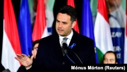 Liderul opoziției din Ungaria, Peter Marki-Zay, vorbindu-le susținătorilor săi după înfrângerea electorală de pe 3 martie 2022