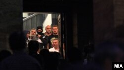 Protestuesit që u futën me dhunë në Parlamentin e Maqedonisë. 