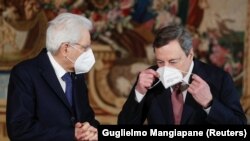 Прэзыдэнт Італіі Сэрджа Маттарэла і прэм'ер-міністр Марыё Драг (справа)
