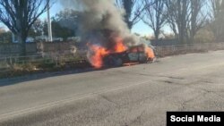 Автівка після атаки російським безпілотником в Херсоні, архівне фото