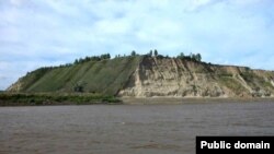 Искерне Иртеш елгасы сулары юа, яры җимерелә
