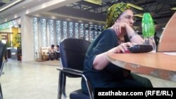 Internet ulanyjy. Arhiwden alnan illýustrasiýa suraty.