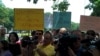 Архивска фотографија - Протест на новинари пред Основниот суд во Скопје.