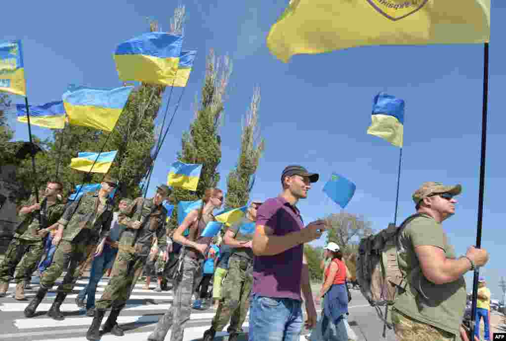 Учасники «продовольчої блокади» Криму біля контрольного пункту в’їзду-виїзду «Чонгар», 20 вересня 2015 року. Більше про це ТУТ. 