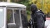 Specijalne snage policije obezbeđuju prostor oko porodičnog stana Ratka Mladića u Beogradu, 04. decembar 2008.