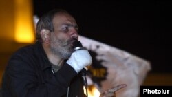 Armenia -- Opposition leader Nikol Pashinian holds a rally in Republic Square, Yerevan, 18Apr2018