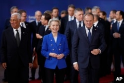 Зліва направо: президент Європейської ради Антоніо Коста, президентка Європейської комісії Урсула фон дер Ляєн та прем'єр-міністр Польщі Дональд Туск на саміті ЄС. Брюссель, 19 грудня 2024 року