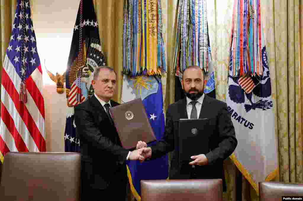 The foreign ministers of Armenia and Azerbaijan pose after resigning a peace agreement in Washington, D.C., on August 8.