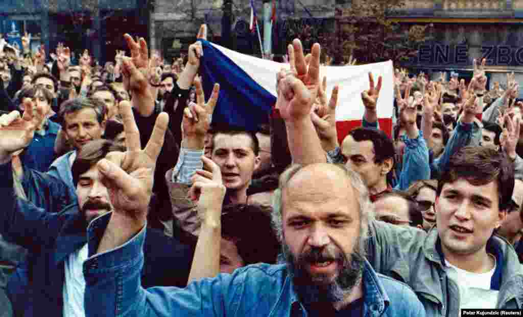 Indiki protest 1989-njy ýylyň 28-nji oktýabrynda, 1918-nji ýylda Çehoslowakiýanyň döredilmeginiň ýyl dönüminde geçirildi. Demonstrantlar Praganyň Waslaw meýdançasynda jemlenip, azatlygy we demokratiýany talap etdiler. 