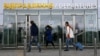 Українські заробітчани переказують додому більше грошей, ніж дають міжнародні донори – дослідження