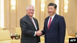 Зустріч голови КНР Сі Цзіньпіна (п) та держсекретаря США Рекса Тіллерсона, Пекін, 30 вересня 2017 року