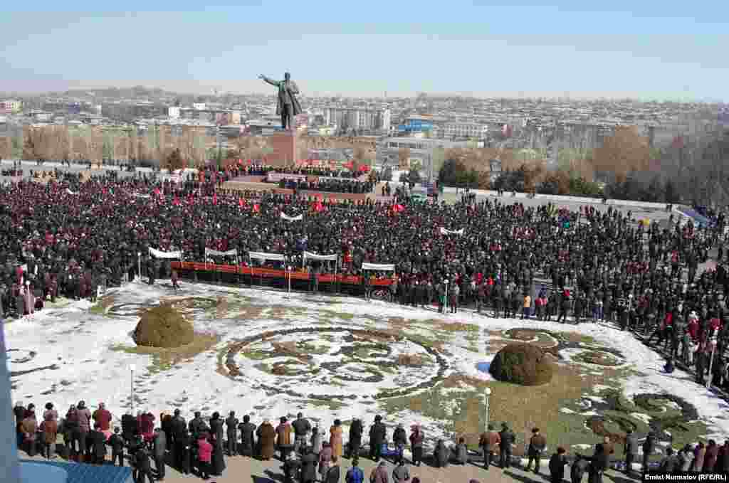 Митинг объединенной оппозиции в Оше, 1 марта.