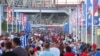 Болельщики идут на первый матч чемпионата мира по футболу в Волгограде.