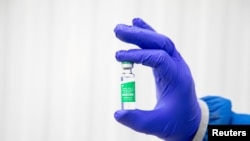 Marea Britanie și-a vaccinat populația cu AstraZeneca, printre beneficiari numărându-se și Regina. 