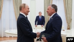 Зустріч спецпосланця президента США Дональда Трампа Стіва Віткоффа (п) з президентом Росії Володимиром Путіним, Москва, 6 серпня 2025 року