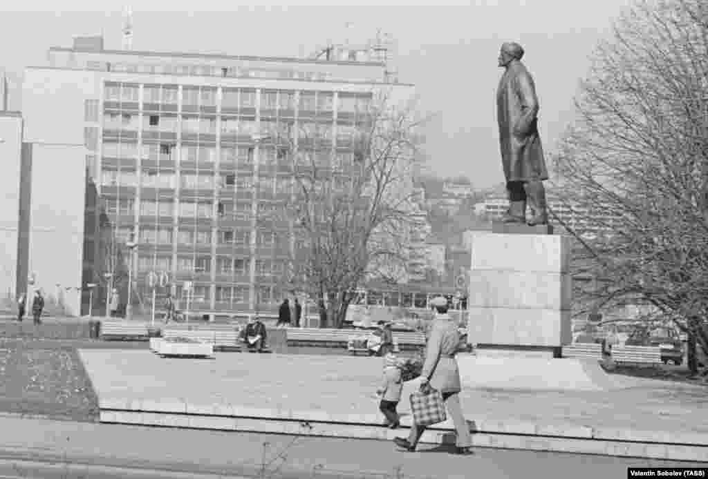 A statue of Soviet founder Vladimir Lenin in Prague's Dejvice neighborhood, photographed in 1981 The statue was unveiled in 1972, then pulled down in 1990 in the wake of the 1989 Velvet Revolution that overthrew communist rule in Czechoslovakia. The statue's base -- shaped like a kicker ramp -- was a popular spot for skateboarders until it was removed in 2007 and the space grassed over. 