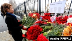 Flori la Kazan în memoria celor dispăruți