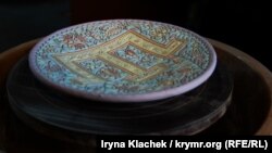Що жителі материкової України знають про Крим, його жителів і його місце в українському просторі? Як знайомство з кримськотатарською культурою та історією впливає загалом на українське суспільство?