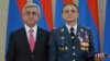 Президент Армении Серж Саргсян (слева) и заместитель начальника полиции Еревана Валерий Осипян, Ереван, 21 сентября 2015 г.
