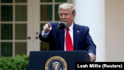 Під час пресконференції 16 квітня Трамп заявив, що вся країна відразу не відкриється: «Ми будемо робити обережно крок за кроком»