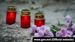 Lumânări pentru victimele exploziei din Chișinău, 7 octombrie 2018