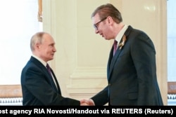 Vladimir Putin dhe Aleksandar Vuçiq në një takim në Moskë, 9 maj 2025.